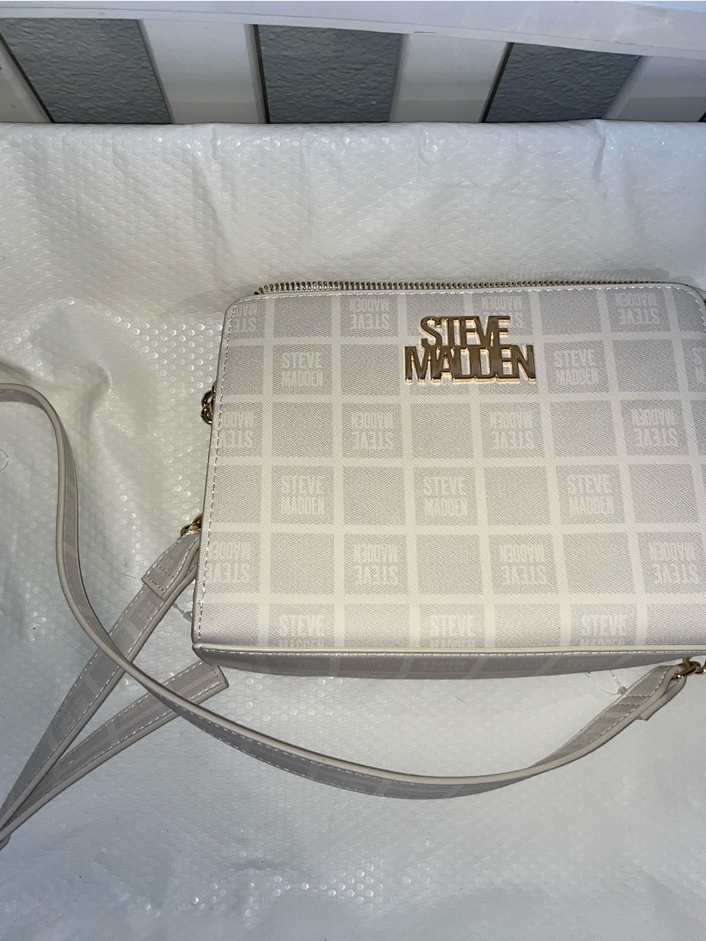 Steve Madden white and gold Logo Crossbody Bag brand new never used